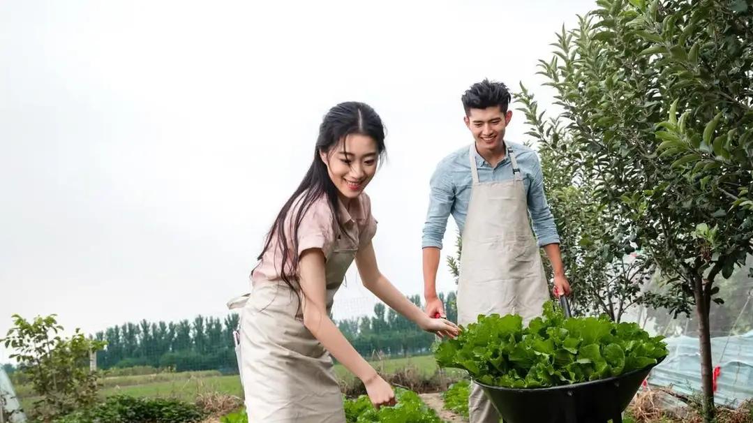 老人想起原配就流泪