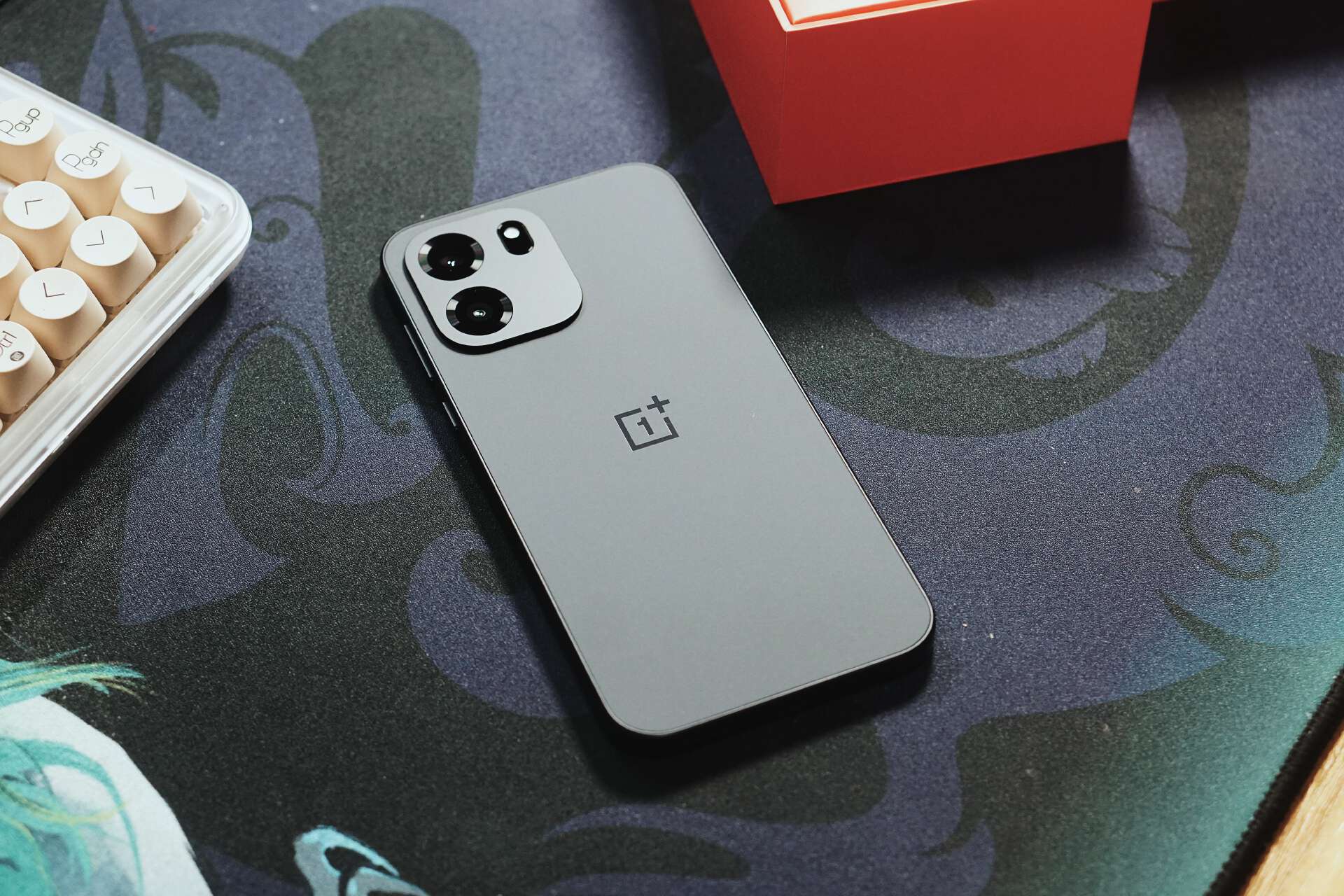 一加Turbo6V：千元档的“耐用续航王”