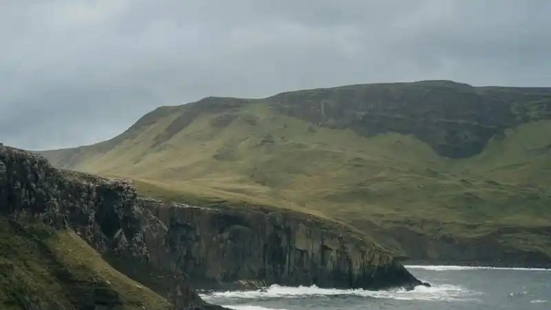 苏格兰旅游广告“疑用长白山”翻车：谁在把关？