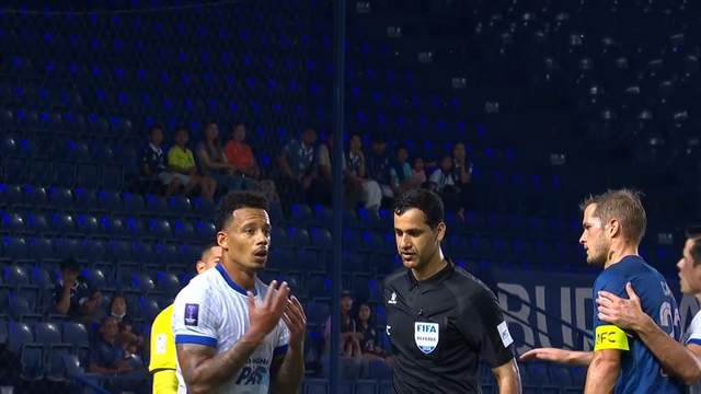 0-2，申花亚冠仅取得1胜，拉唐被红牌罚下 全靠37岁的吴曦撑起进攻