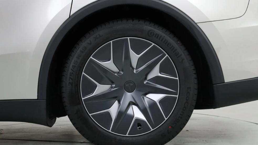 面向家庭用户？售33.9万，特斯拉Model Y L有啥优势？