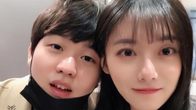 Rookie和小钰结束9年恋爱，真实原因被爆料，私会女粉丝后光速分手