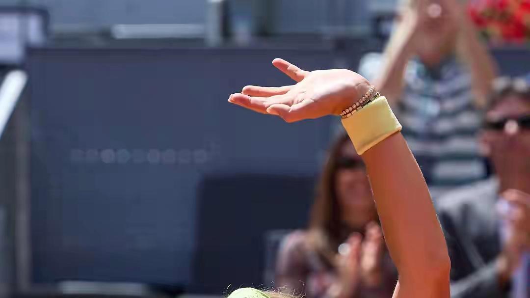 马德里公开赛安德烈耶娃2-0完胜费尔南德斯 挺进女单四强