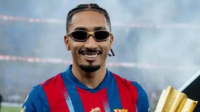 信任的力量：弗里克如何让拉菲尼亚从离队边缘成为巴萨英雄