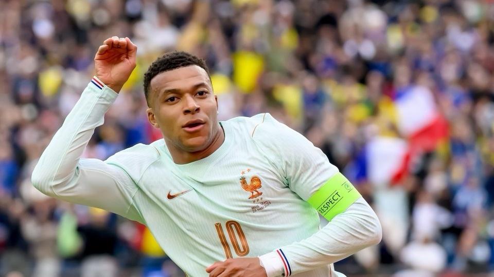 FIFA最新世界排名出炉！法国队登顶，国足再降一位被泰国反超！