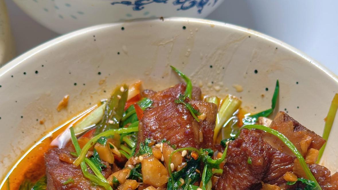 香辣排骨：一锅家的温度