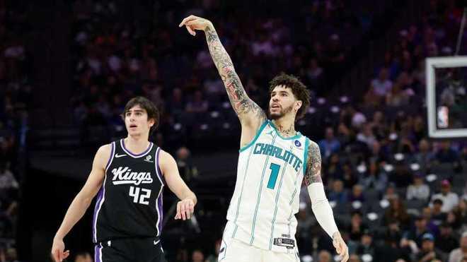 黄蜂4人20+力克国王：三球30+6+5 德罗赞空砍39+6