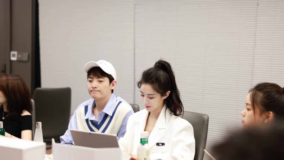 薇娅团队的这个姑娘长相漂亮，一露面就圈粉万千