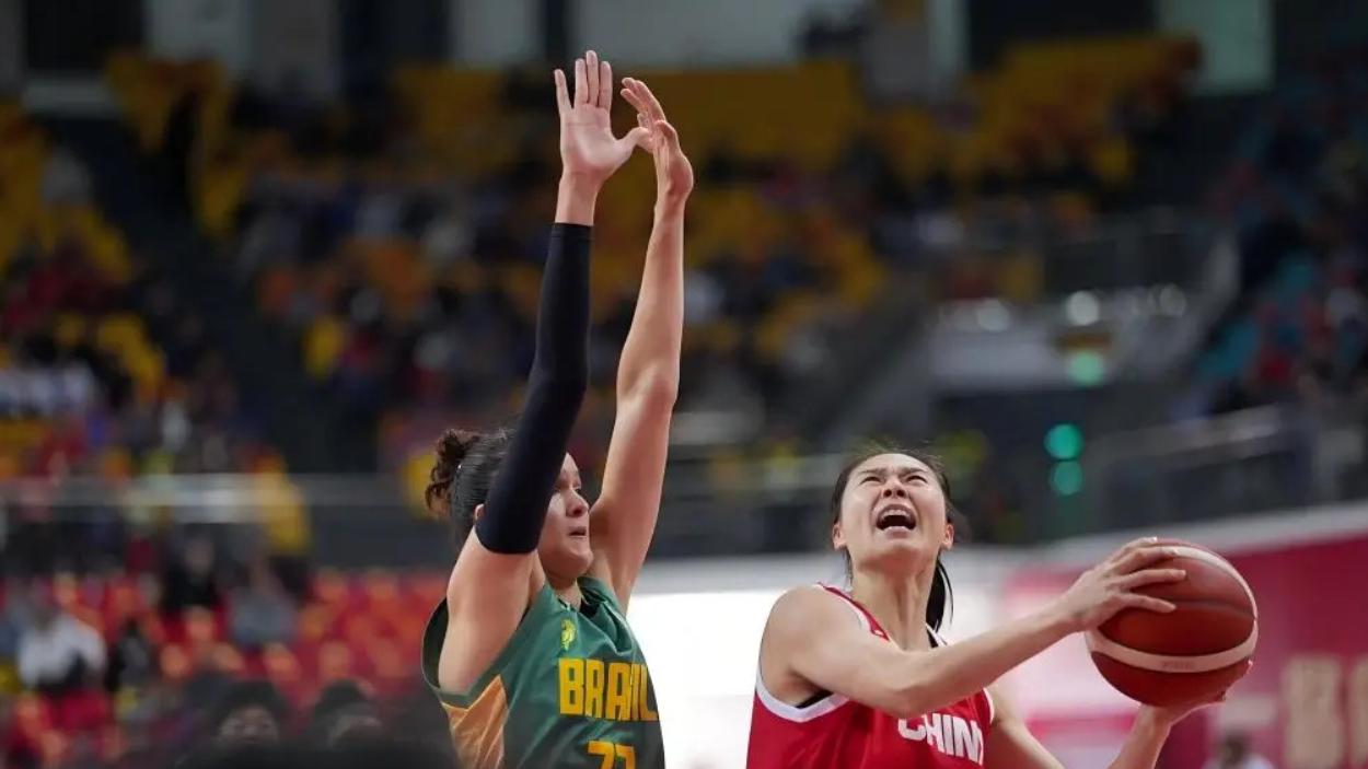 仅10分但统治加时赛！女姚明征服WNBA榜眼 她终找到最佳搭档