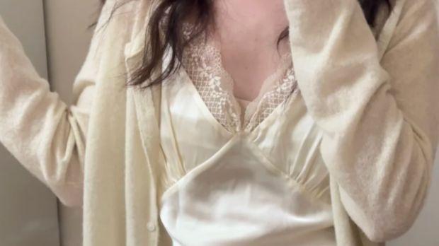 一件真丝吊带的三种穿法：从通勤穿到傍晚散步