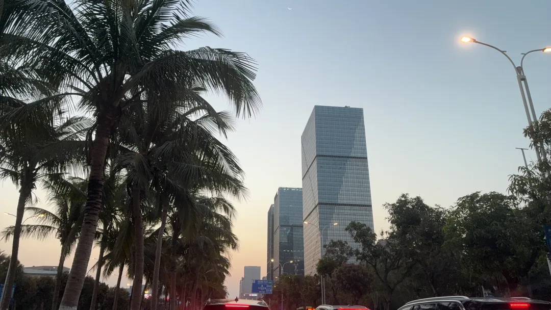 海口学区房业主追讨“溢价款”，撕开楼市乱象的三重伤口