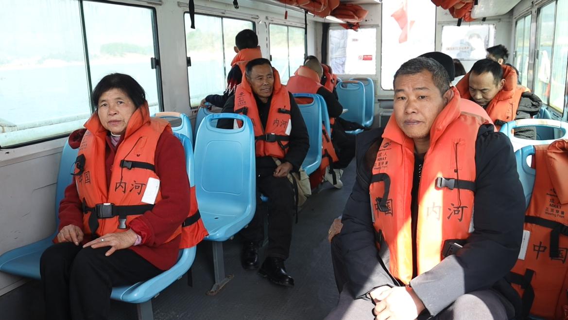 阳新：“水上公交”穿行仙岛湖 载满乡情与年味