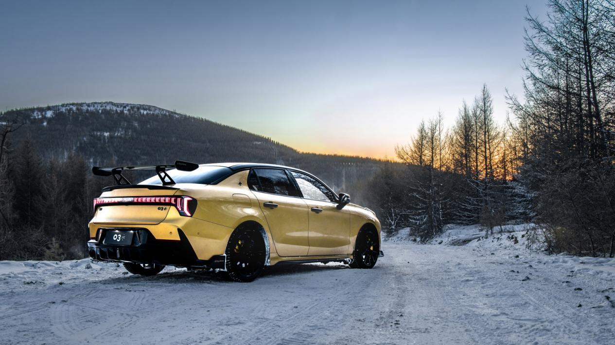 10.38万起！领克03家族化身雪场“显眼包”，开启超燃冰雪冒险