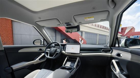 比亚迪元UP 301km领航型上市：7.48万元