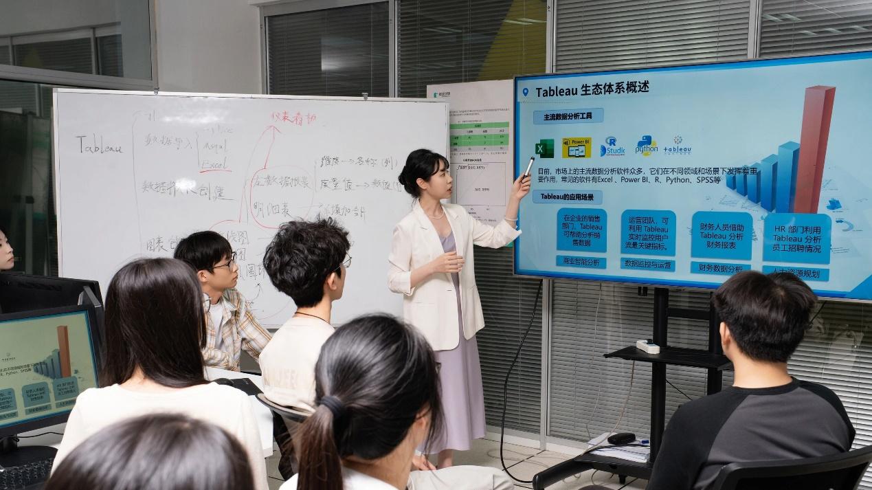 在西安欧亚学院，用一间工作室重新回答“什么是好的教学”