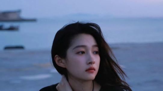 懒人穿搭配色指南：同色系、中性色 + 亮，轻松穿出质感