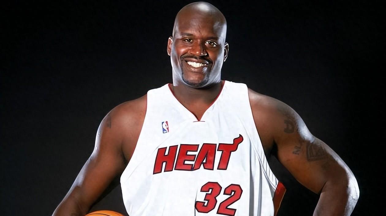 巅峰奥尼尔有多横？扣塌篮架，逼出砍鲨战术，3 队为他退役球衣