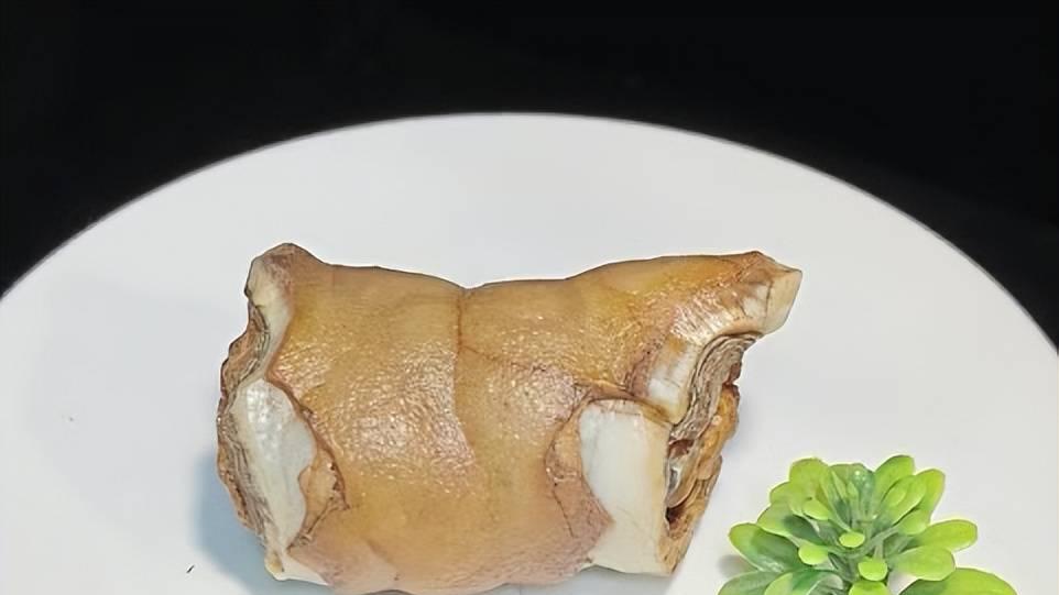 抱甄楼 | 亿载风沙成珍馐，一蹄入席惊国展