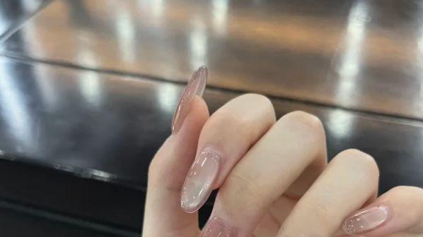 石光凝韵，指尖生姿：猫眼美甲的风格塑造指南