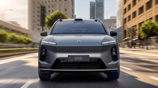 极氪7X对比蔚来ES6，一台卖产品一台卖服务，普通家庭选谁更划算