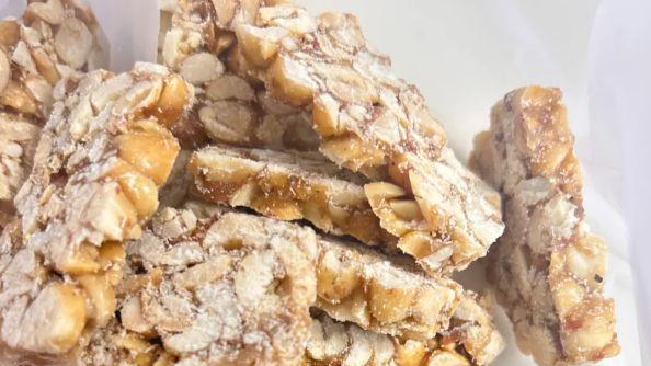 满街飘着花生香！这道家常花生酥，越嚼越上头