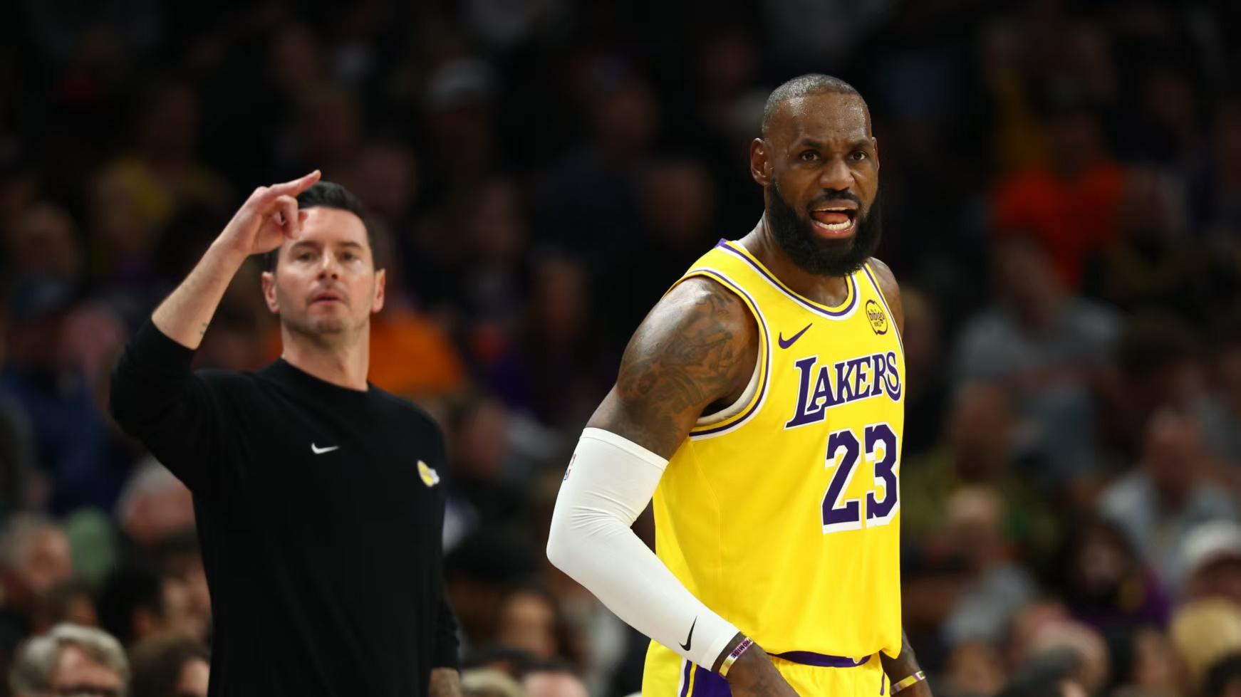 西部第四易主！湖人轻取勇士，詹姆斯26+8+11，库里缺席