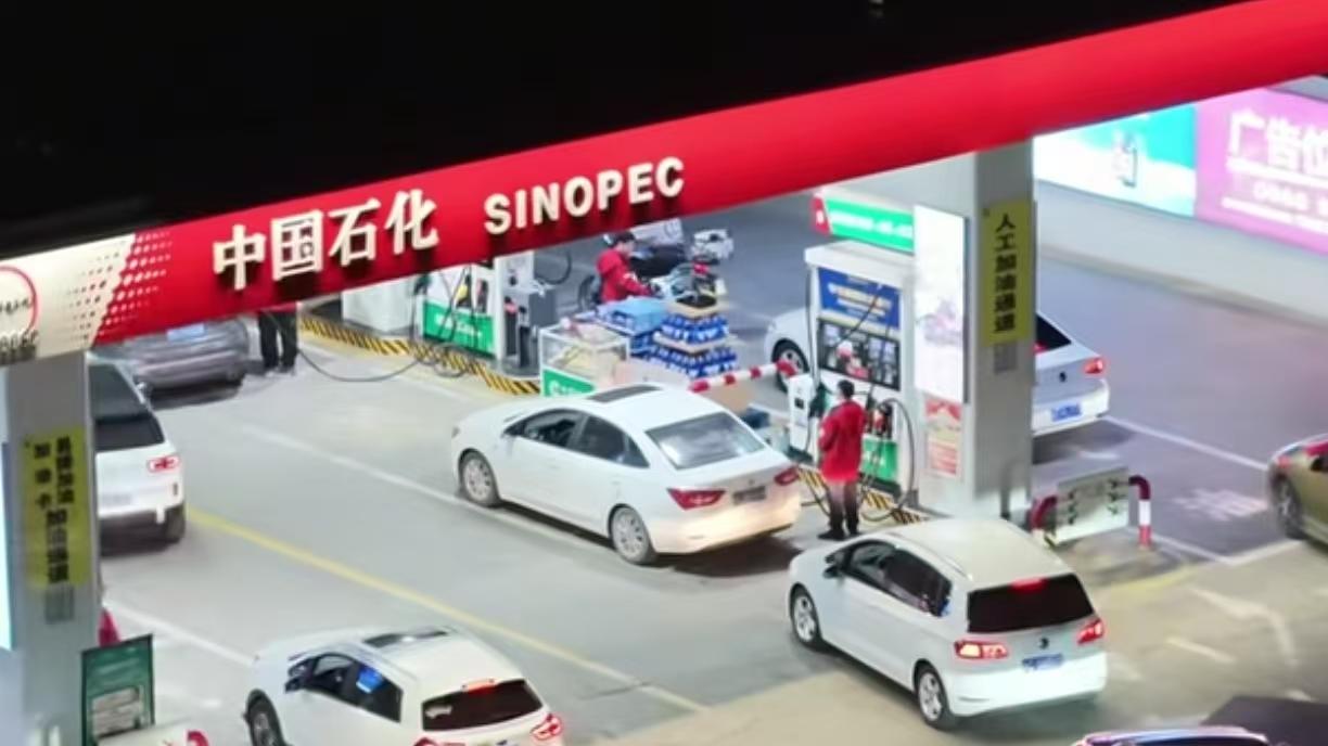 现在的比亚迪插混车主得意得很!