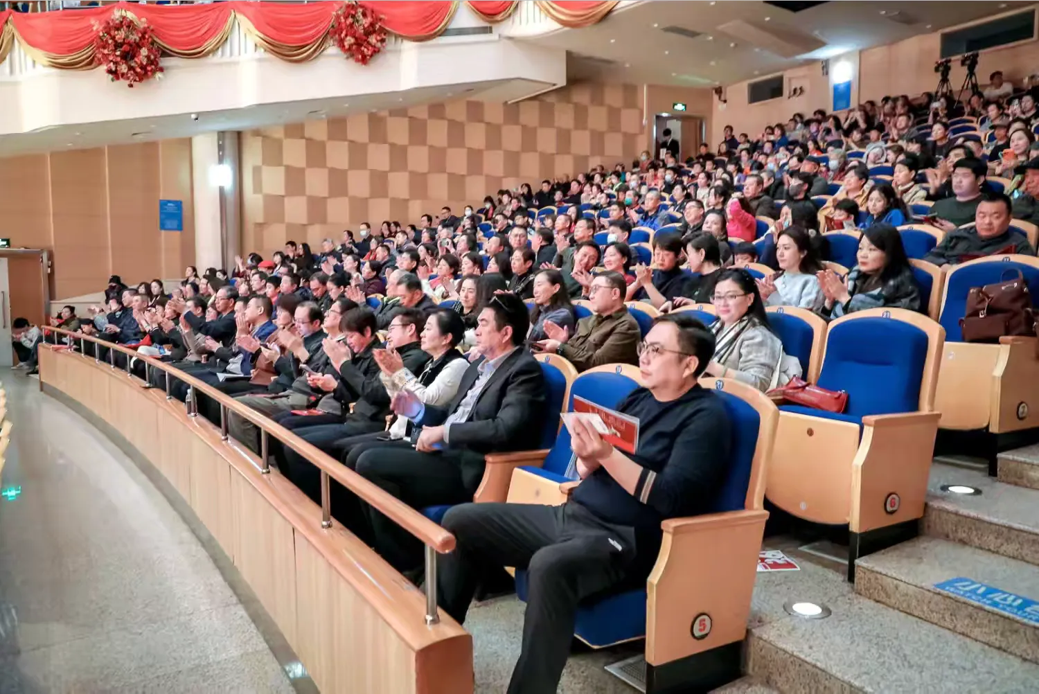 弦动崇文展风采，跨域交流艺韵长——密云区青少年宫室内乐团闪耀崇文少年宫弦乐专场音乐会