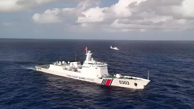 中国“街溜子”现身菲美演习现场，教科书级别的“抵近战略威慑”