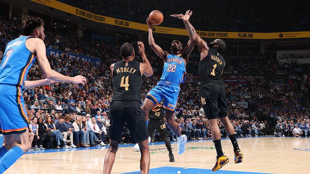 孤胆英雄的华丽序章：詹姆斯·哈登加盟骑士前六场狂砍100分50助攻，虽遭首败却书写队史新篇章