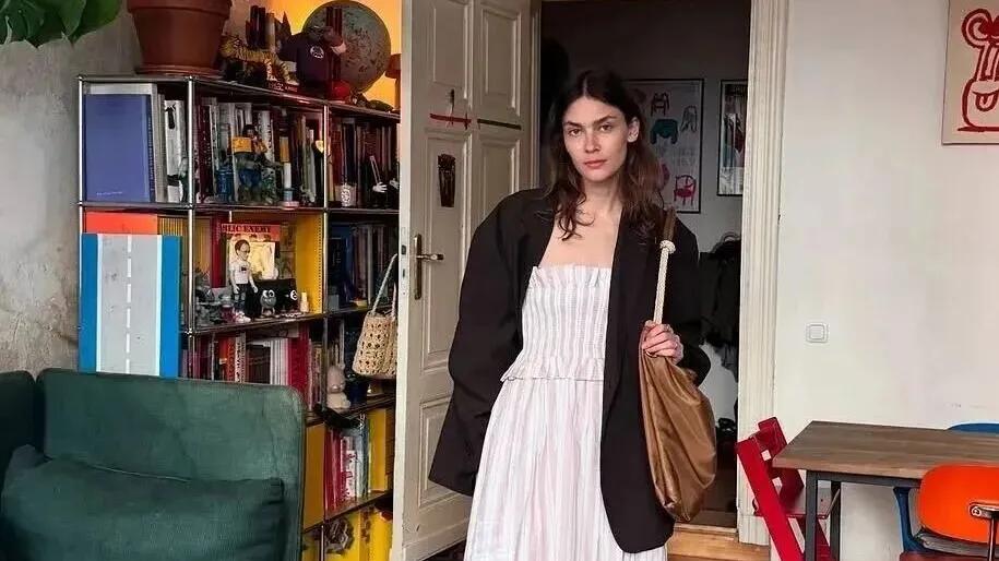 矮个子牛马开春满分穿搭：西装+长裙！4个显高公式直接抄，又美又飒赢面很大！