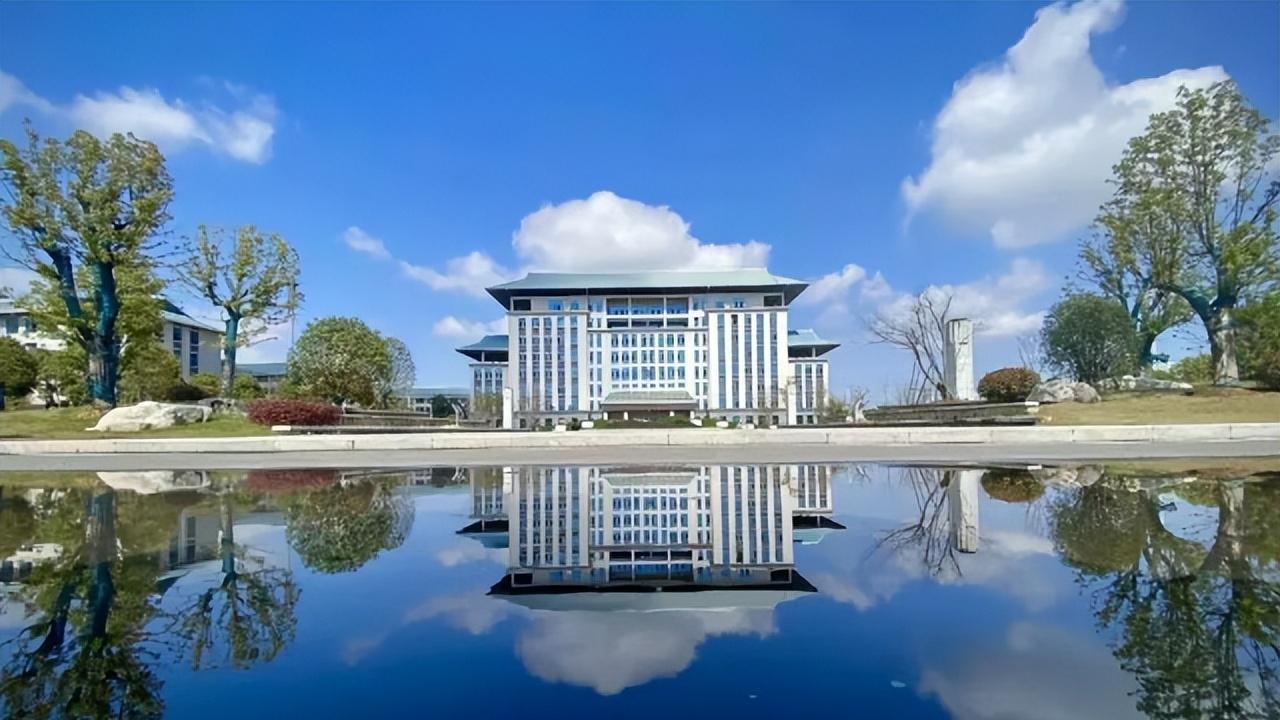 人口减少，高校要变天！湖北两所学院拼命更名，背后原因很现实