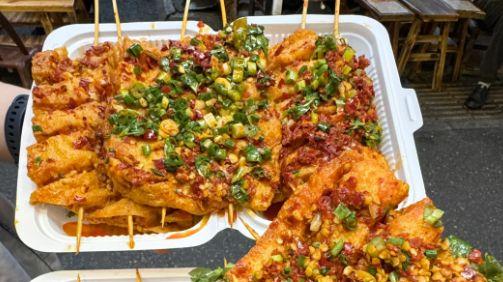 宁乡兰花干子，卤炸后开花刀再浇辣油