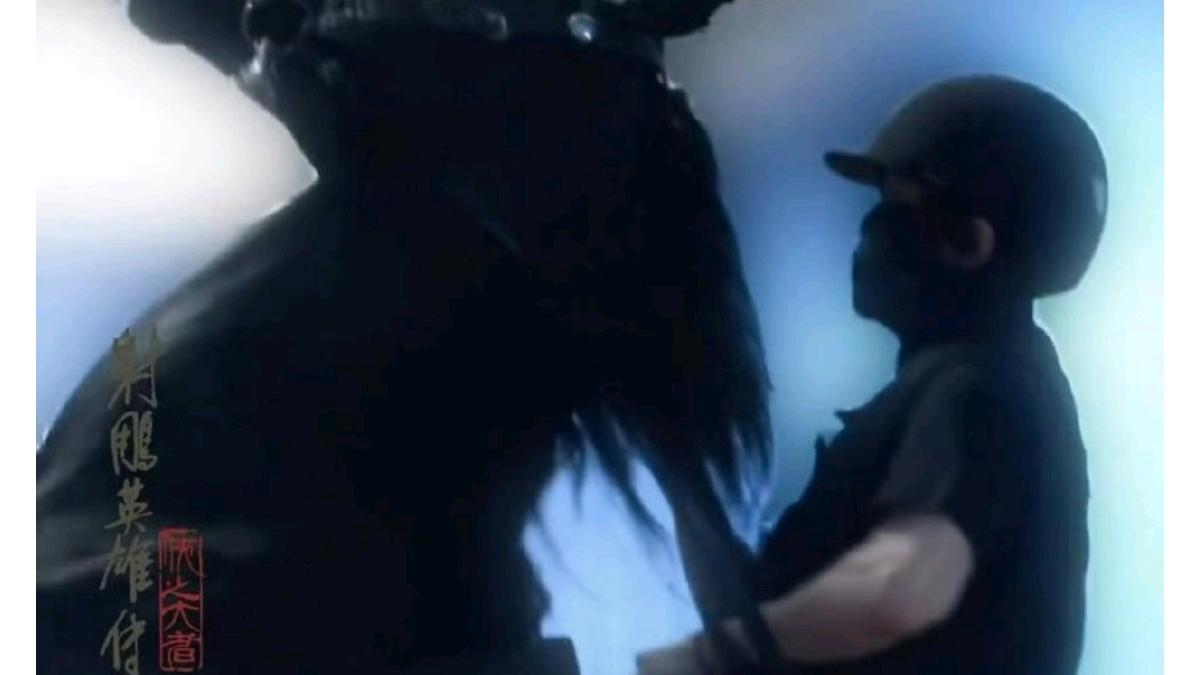 肖战单手飞身上马：《射雕英雄传》的硬核武侠美学