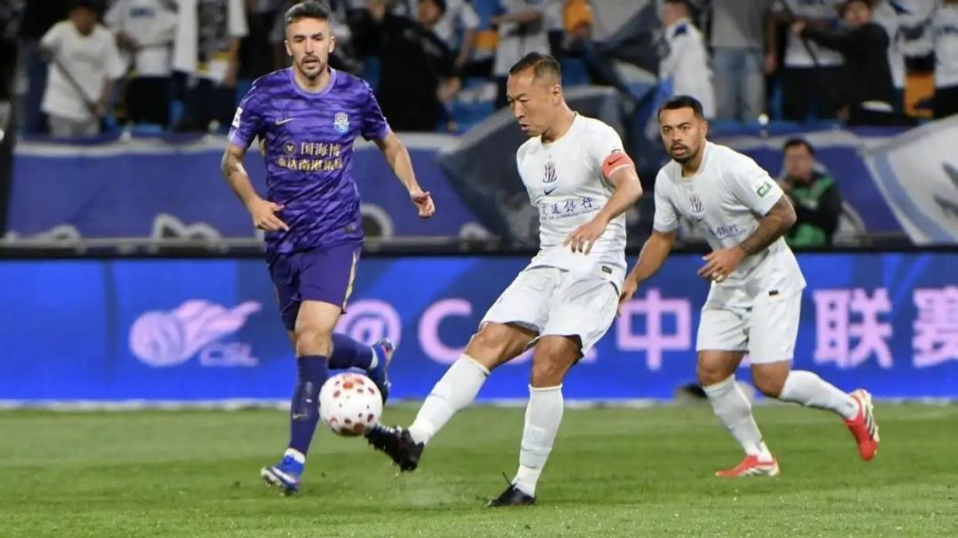 成都蓉城高居榜首；北京、山东皆输球；申花客场3-2逆转津门虎！