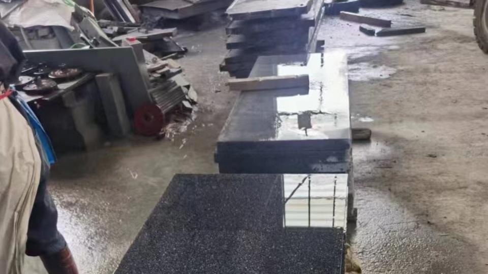 章丘黑火烧板地铺石厂家批发价格表