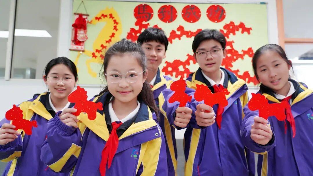精彩纷呈！多图直击沪上中小学、幼儿园马年开学首日~