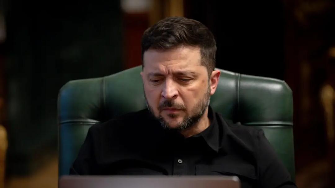 泽连斯基很生气，美国未能按时交付美制防空导弹，是因为欧洲未能按时支付货款