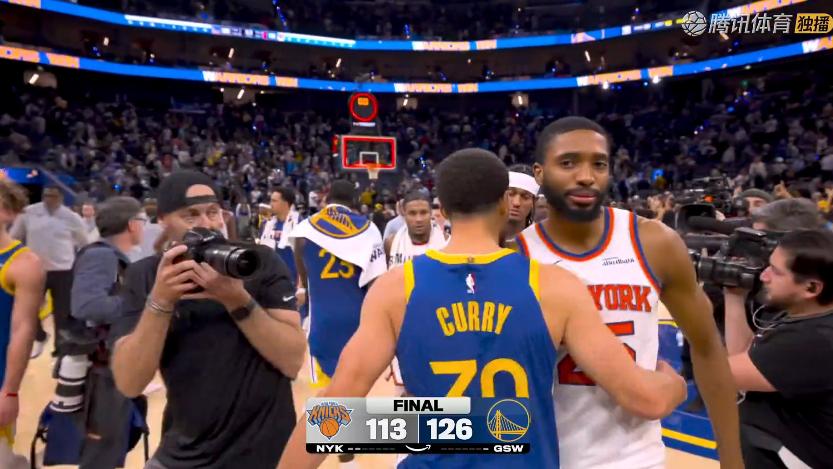 勇士大胜！库里27+3+7，穆迪7记三分，赛后库里一把抱住布里奇斯