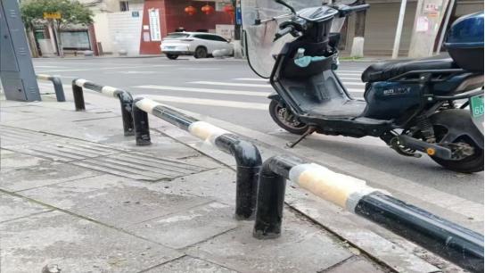 祁东县市政设施维护事务中心：防护栏为学生出行撑起“安全伞”