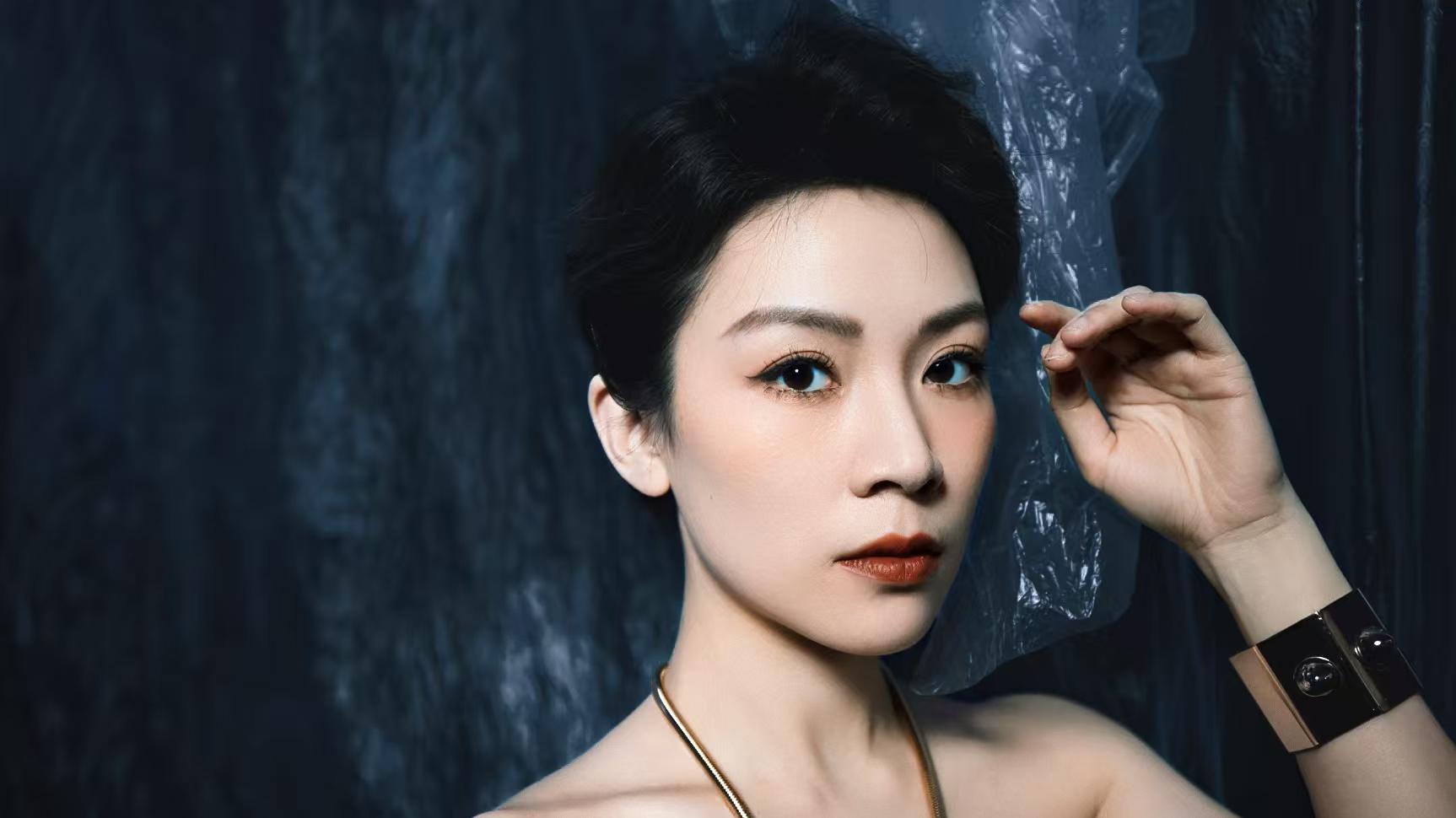 梁翠珊携电影《上海女儿》启程 亮相第50届香港国际电影节