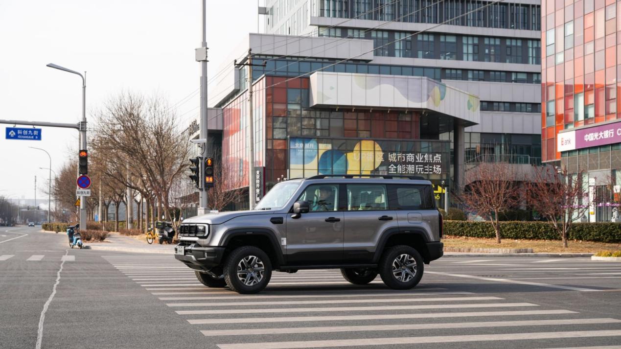 新手必入的硬派越野！BJ40燃油人性化设计解析