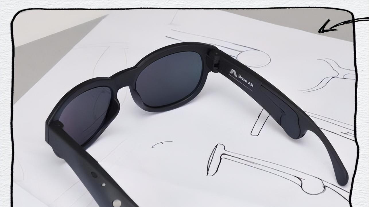 AI眼镜全彩时代来临，这款行业唯一的“一拖二”全彩光机引爆关注