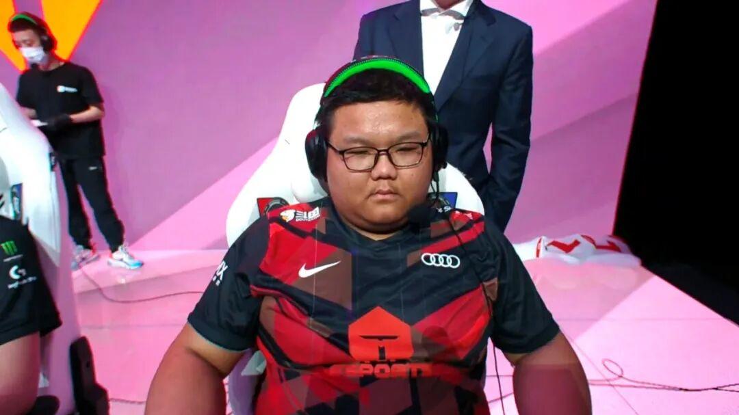 karsa爆料晴天试训暴打Nuguri，版本一换原地退役，给他送皮肤一把不玩，当场陨落！