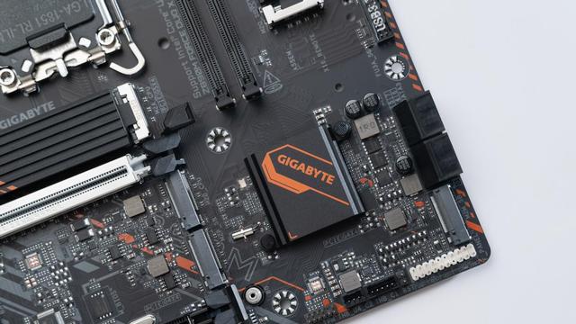 性能不缩水 技嘉Z890M战鹰 DUO X主板搭酷睿Ultra 200S Plus实测不踩雷