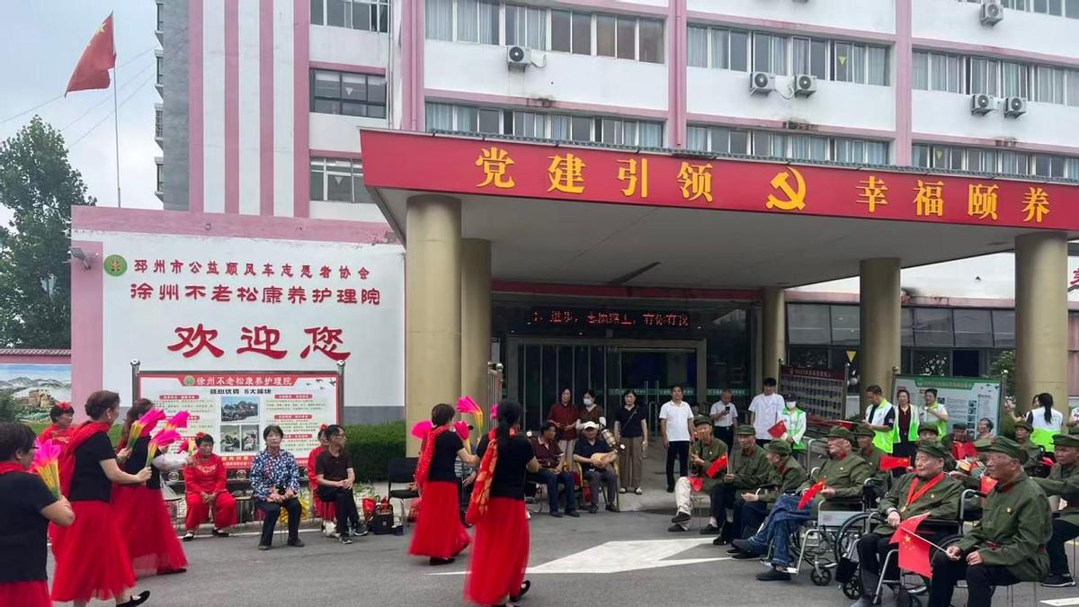 七一颂党恩 银发暖夕阳——邳州不老松康养护理院举办红色主题活动