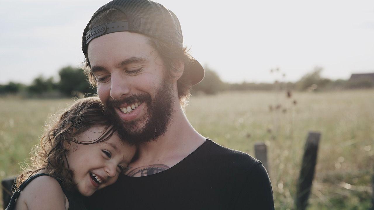 女儿同学意外去世，妈妈因“怕鬼”拒带娃出席葬礼！外网评论区炸了