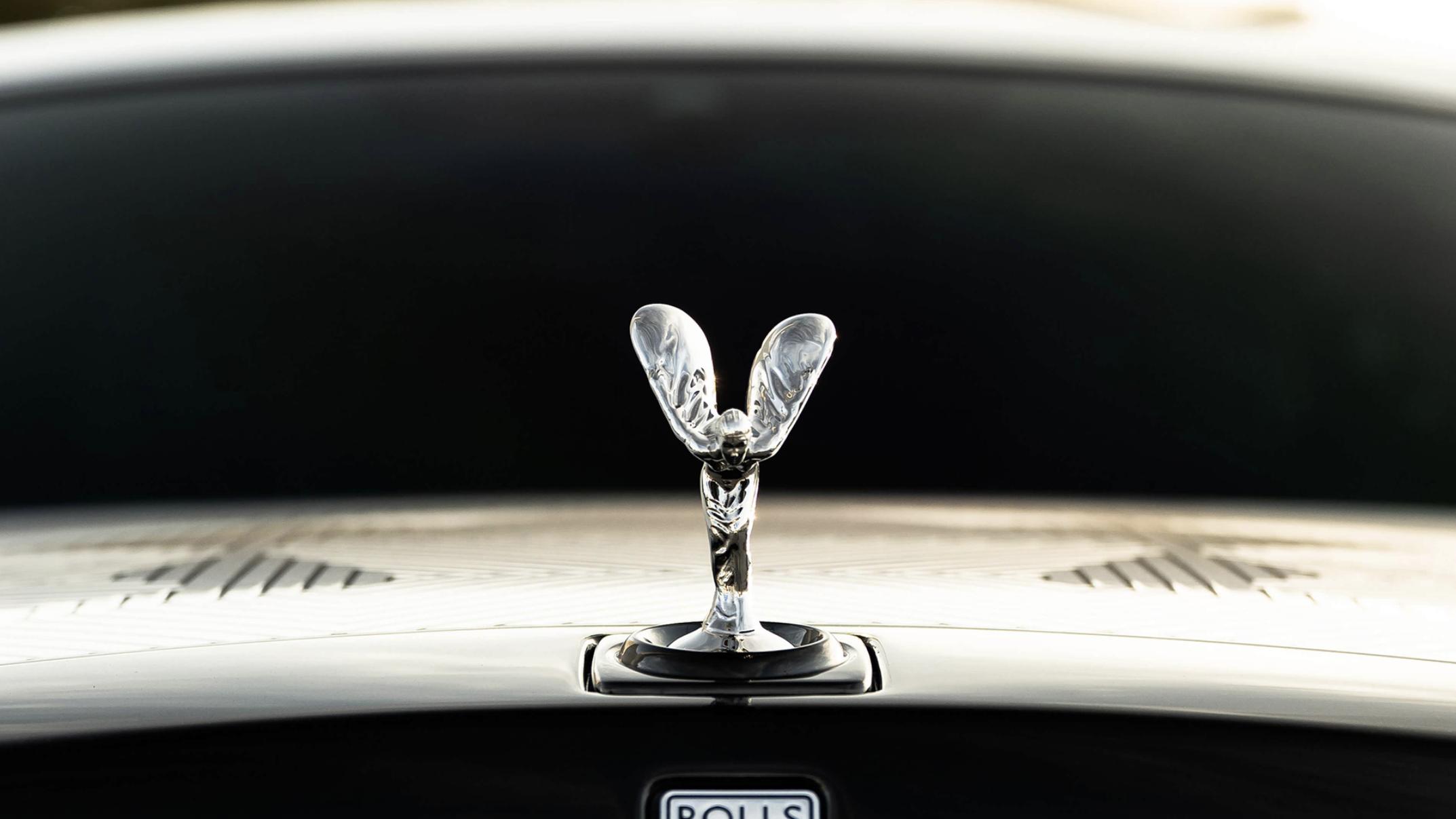 劳斯莱斯巅峰之作，首搭激光雕刻机盖，车长5.99米，搭载V12引擎