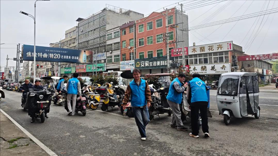 阜阳阜南三中开展校园周边电动车规范停放整治活动