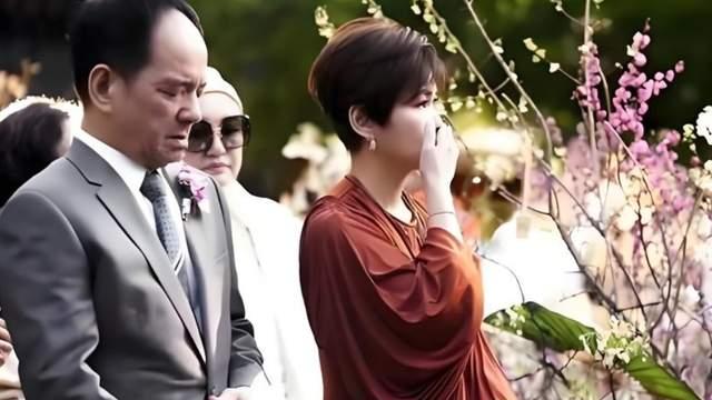 张兰回京忙工作心情好，懒理婆媳不和传闻，汪小菲为发火一事道歉